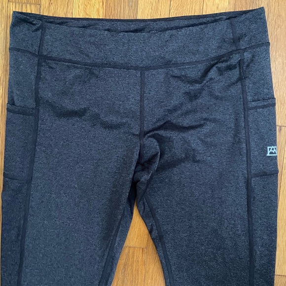 Avalanche Gray High-Waisted Leggings - Picture 4 of 8